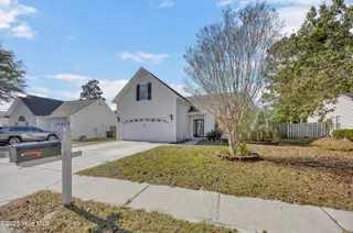 6608 Wedderburn Drive, Wilmington, NC 28412 — 4-bedroom home in Lords Creek, Wilmington, NC, photo 2 of 27: 002_img_0639_977