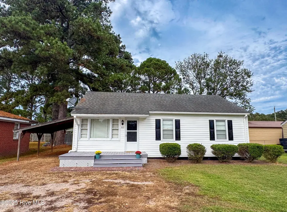 1810 N Road Street, Elizabeth City, NC 27909 – photo 1 of 16: IMG_0820