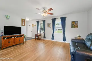 146 Quinn Hill Road, Newport, NC 28570 – photo 3: Living room