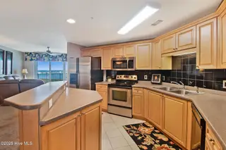 100 Olde Towne Yacht Club Drive 512, Beaufort, NC 28516 – photo 17: Kitchen w/ island seating