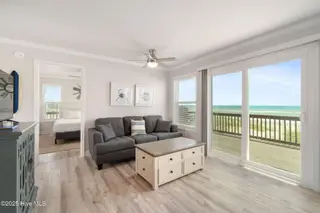 405 Ocean Drive, Emerald Isle, NC 28594 – photo 16: 21-web-or-mls-cchadwick-visuals-405-ocea