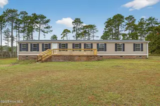 108 Gold Coast Drive, Hampstead, NC 28443 — 4-bedroom manufactured home in Buccaneers Retreat, Hampstead, NC, photo 2 of 46: IMG_7045