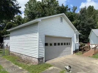 110 Stillwater Court, New Bern, NC 28562 — 3-bedroom home in River Bend, New Bern, NC, photo 16 of 18: Left Side