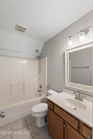 111 Summercreek Drive, Jacksonville, NC 28546 — 4-bedroom home in Bay Meadows, Jacksonville, NC, photo 18 of 32