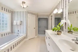 116 Spencer Lane, Newport, NC 28570 — 3-bedroom home in Gull Harbor, Newport, NC, photo 15 of 45: Primary Bath