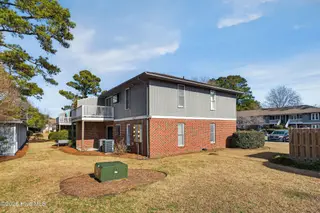 4190 Spirea Drive Unit D, Wilmington, NC 28403 – photo 5: Side View