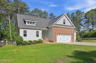 225 Dicks Hill Road, Carthage, NC 28327 — 4-bedroom home in Longleaf Estate, Carthage, NC, photo 3 of 49: 3-web-or-mls-IMG_1704