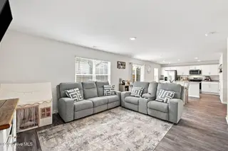 4009 Emerald View, New Bern, NC 28560 – photo 20: 33-web-or-mls-DSC_2550-edit