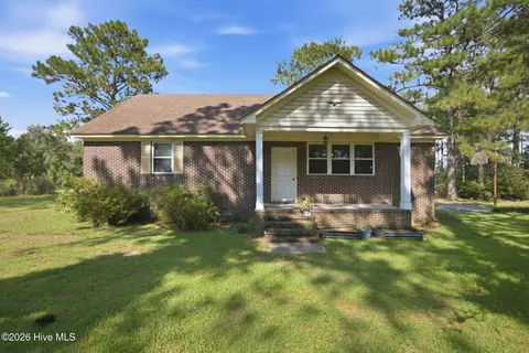 814 Maco Rd NE, Leland
