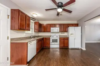 131 Cox Avenue, Jacksonville, NC 28540 — 3-bedroom home in Sabiston Height, Jacksonville, NC, photo 6 of 37: Kitchen