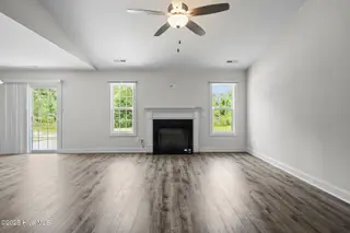 240 Crossroads Store Drive, Jacksonville, NC 28546 – photo 7: Living Room