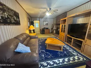 691 Harris Creek Road, Jacksonville, NC 28540 — 3-bedroom home, Jacksonville, NC, photo 19 of 41: family room