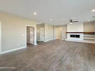 307 Spinnaker Street, Elizabeth City, NC 27909 – photo 6: Living Room