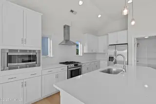 215 Hanover Lakes Drive, Wilmington, NC 28401 – photo 11: kitchen