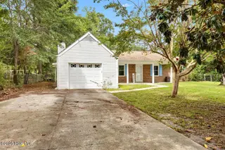 212 Kerry Court, Jacksonville, NC 28546 — 3-bedroom home in Windsor Manor, Jacksonville, NC, photo 2 of 30
