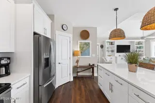 310 Oceanaire Lane, Surf City, NC 28445 – photo 6: 019_310_oceanaire_lane-19_243