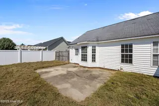 1008 Penncross Drive, Greenville, NC 27834 — 3-bedroom home in Meadow Woods, Greenville, NC, photo 13 of 17