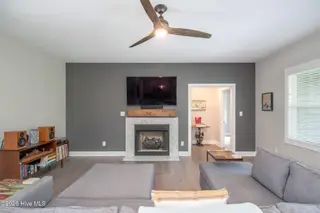 421 Taylorwood Drive, Beaufort, NC 28516 – photo 8: Living room