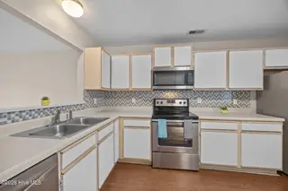1403 Timberlake Trail, Jacksonville, NC 28546 – photo 10: 10-web-or-mls-1403 Timberlake Trail 16