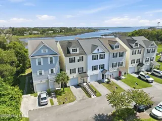 1800 Bay Street 206, Morehead City, NC 28557 – photo 3: 7-web-or-mls-1800 Bay St 206 - 007