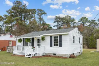 461 Old Folkstone Road, Holly Ridge, NC 28445 – photo 4: 2-web-or-mls-IMG_2312
