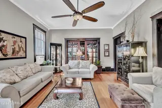 106 S 5th Avenue, Wilmington, NC 28401 – photo 12: First Floor Living Room
