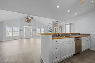 310 Joan Court, Beaufort, NC 28516 – photo 8: Kitchen