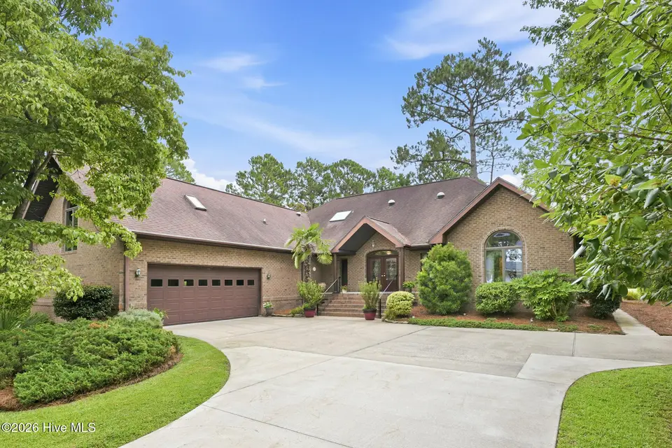 908 Sawgrass Court, New Bern, NC 28560 – photo 1 of 51: 908 Sawgrass Court