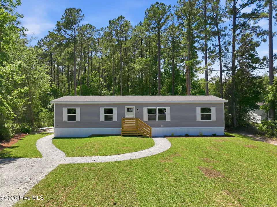 317 N Red Maple Court, Swansboro, NC 28584 – photo 1 of 40: 1-web-or-mls-317 N Red Maple Ct 001