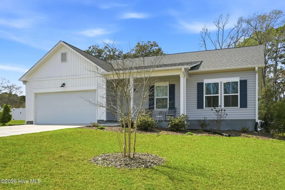 1621 Star Cross Drive SW, Shallotte, NC 28470 — 3-bedroom home in Village Green SHLTE, Shallotte, NC, photo 1 of 31: 1621 Star Cross Dr