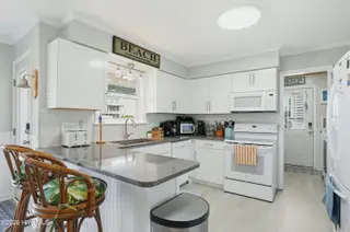 1601 New River Inlet Road, North Topsail Beach, NC 28460 – photo 22: 1601 NRIR - Interiors - Edited