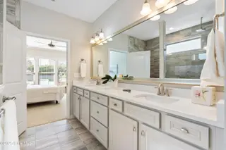707 Broomsedge Terrace, Wilmington, NC 28412 – photo 12: Primary bath