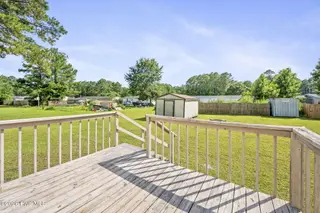 178 Cedarwood Drive, Swansboro, NC 28584 – photo 21: 21-web-or-mls-174-Cedarwood-6-29-26-020