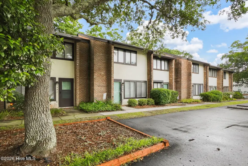 113 Bonner Avenue 105, Morehead City, NC 28557 – photo 1 of 37: 1-web-or-mls-chadwick-visuals-113-bonner
