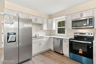 2707 Alabama Avenue, New Bern, NC 28560 — 2-bedroom home in Oakside, New Bern, NC, photo 10 of 54: kitchen
