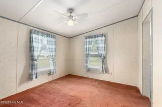 100 Lindsey Court, Beaufort, NC 28516 — 3-bedroom manufactured home in Green Meadows, Beaufort, NC, photo 16 of 38: Principal Bedroom
