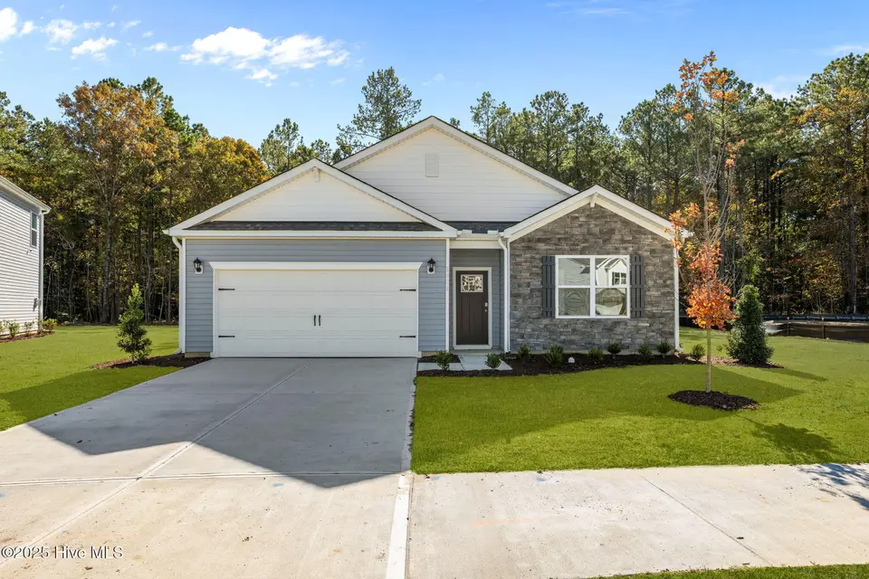 1028 Minnette Circle, New Bern, NC 28562 – photo 1 of 31: 1028 Minnette Circle