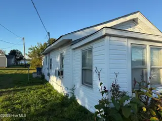 1008 Avery Street, Morehead City, NC 28557 – photo 2: Side view