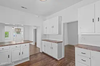 609 N 10th Street, Wilmington, NC 28401 — 4-bedroom home in Brooklyn, Wilmington, NC, photo 13 of 34: Kitchen (2)