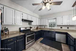 400 Carolina Pines Boulevard, New Bern, NC 28560 – photo 11: Tons Of Counter Space