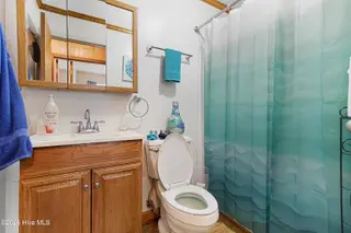 500 Maple Lane, Morehead City, NC 28557 – photo 19: Bathroom