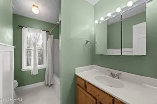 400 Carolina Pines Boulevard, New Bern, NC 28560 – photo 24: Second Full Bath