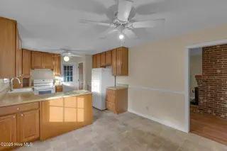 1409 Clifton Road, Jacksonville, NC 28540 – photo 8: IMG_1366