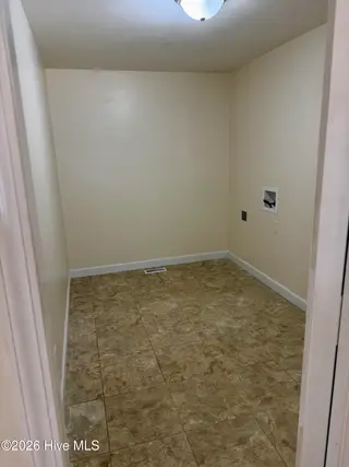 490 Joe Nunn Road, Kinston, NC 28504 — 3-bedroom home, Kinston, NC, photo 14 of 42: IMG_1565