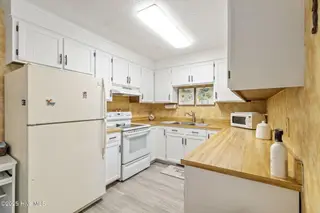 418 Carolina Beach Avenue N Unit 3b, Carolina Beach, NC 28428 – photo 14: 14-web-or-mls-GI - 418 Carolina Beach Av