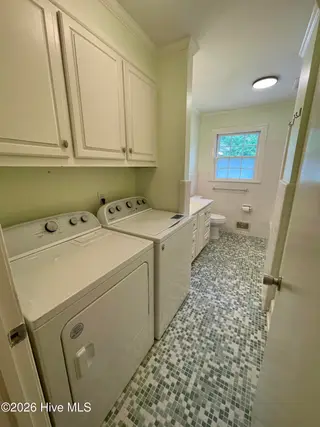 106 W Berkshire Road, Greenville, NC 27858 – photo 16: Hall Bathroom
