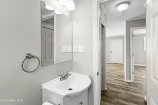 317-319 Starling Street, Jacksonville, NC 28540 — 4-bedroom home, Jacksonville, NC, photo 21 of 57: IMG_1323