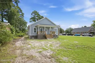 700 N Grace Avenue, New Bern, NC 28562 – photo 4: 4-web-or-mls-DSC_0376