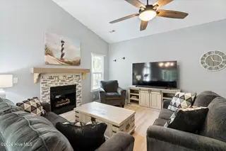 1128 Mill Run Road, Sneads Ferry, NC 28460 – photo 5: Living Room
