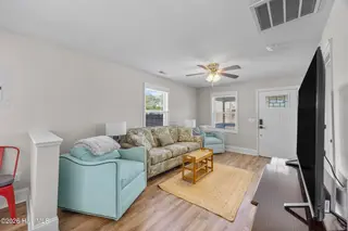 1112 S 10th Street, Wilmington, NC 28401 — 3-bedroom home, Wilmington, NC, photo 8 of 27: Living Room (2)